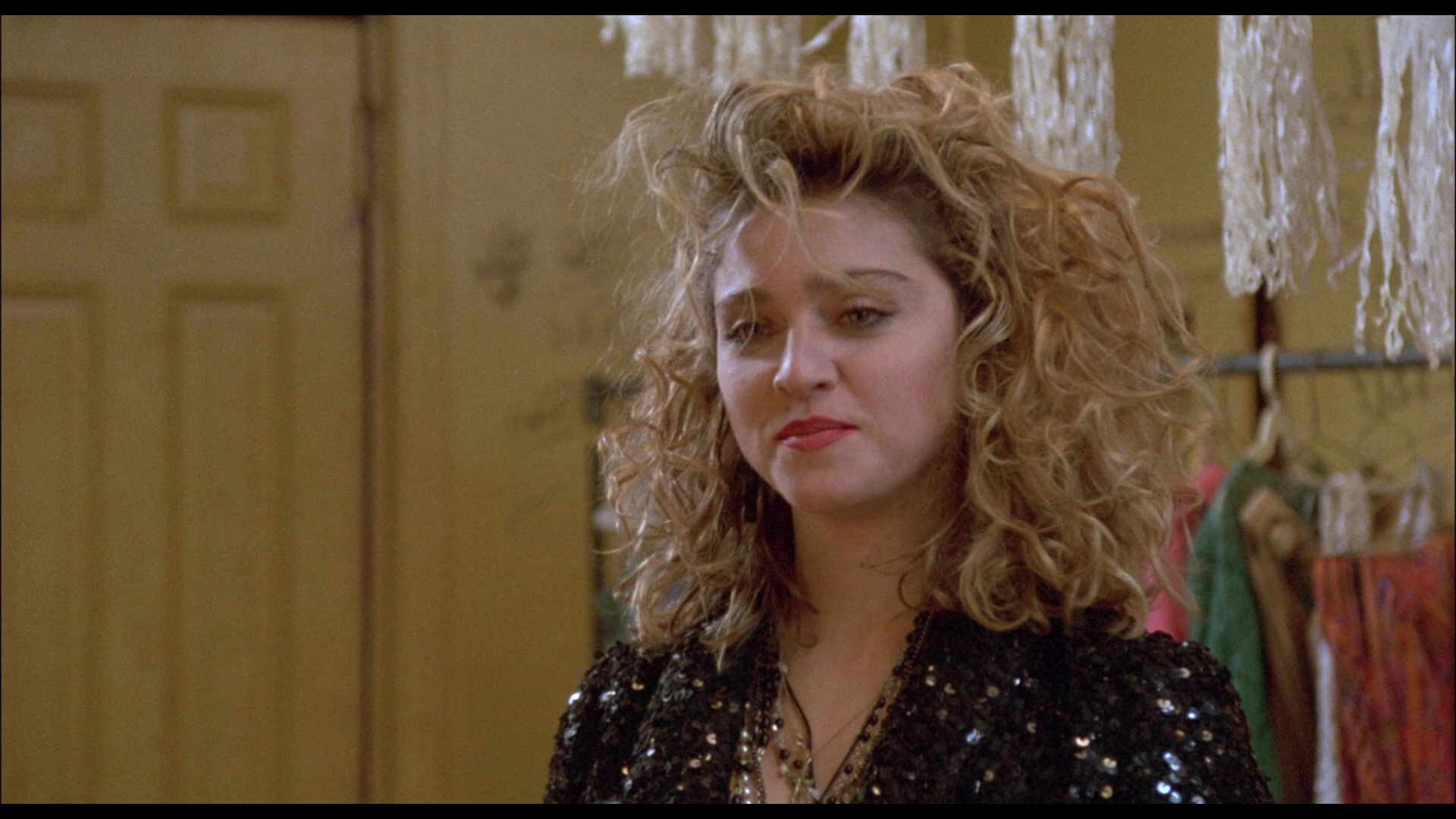 Desperately.Seeking.Susan.1985.Kino.Lorber.BD.Remux.1080p[(141423)10-35-41].PNG