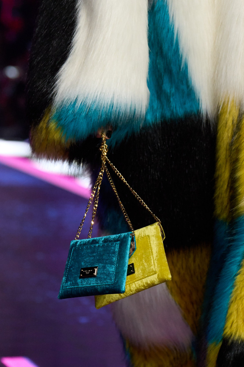 00018-dolce-and-gabbana-fall-2022-ready-to-wear-milan-details-credit-gorunway.jpg