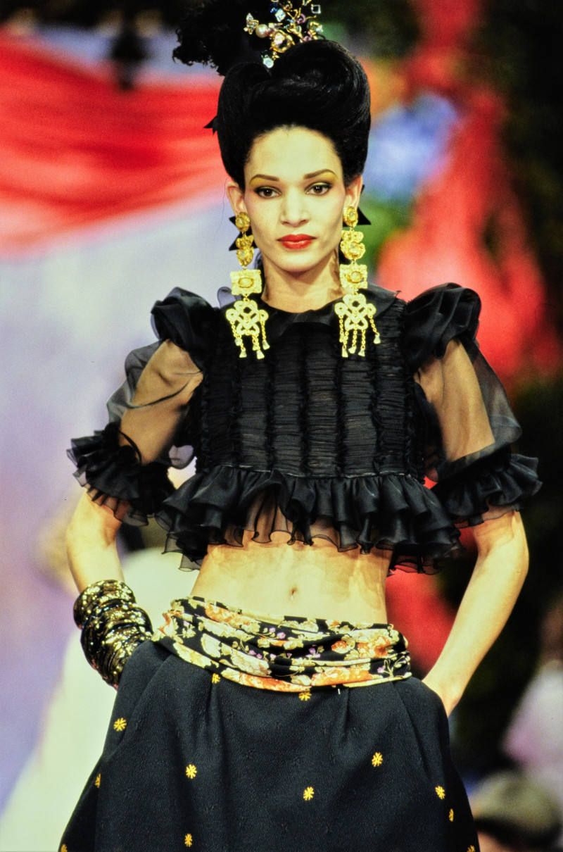 047-christian-lacroix-spring-1994-couture-CN10056700-julia-schonberg.jpg