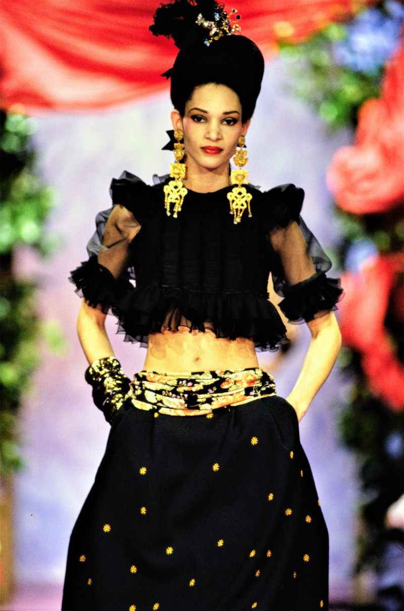 047-christian-lacroix-spring-1994-couture-CN10056701-julia-schonberg.jpg