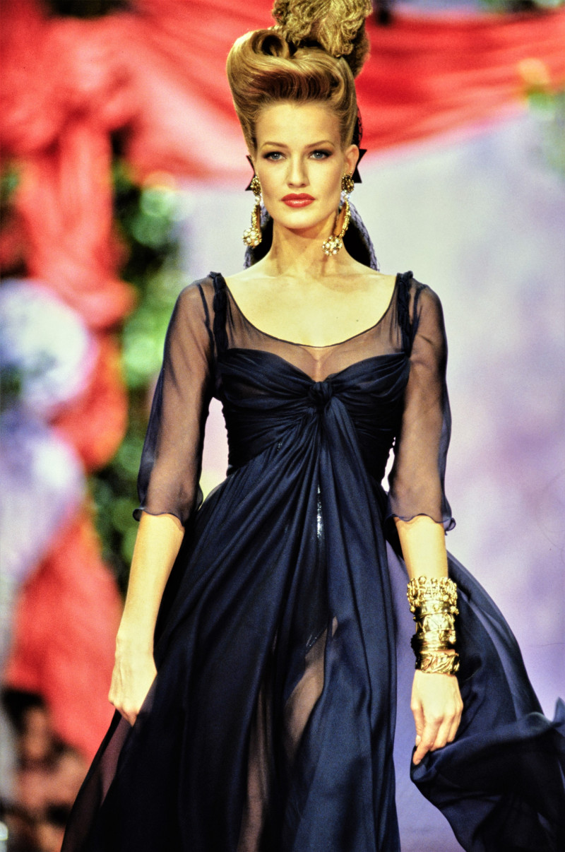 044-christian-lacroix-spring-1994-couture-CN10056676-karen-mulder.jpg
