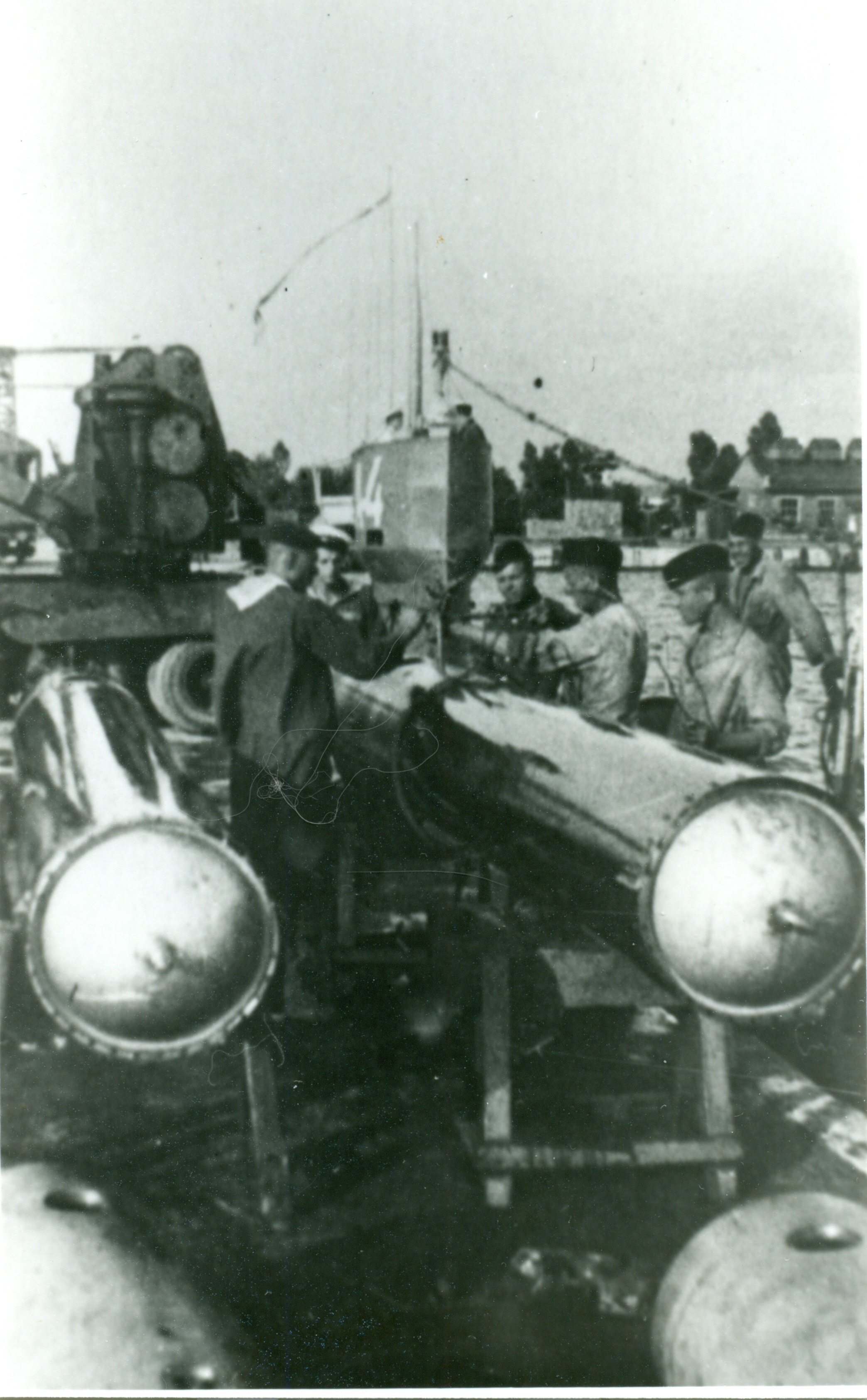 подготовка торпед на А-4.jpg