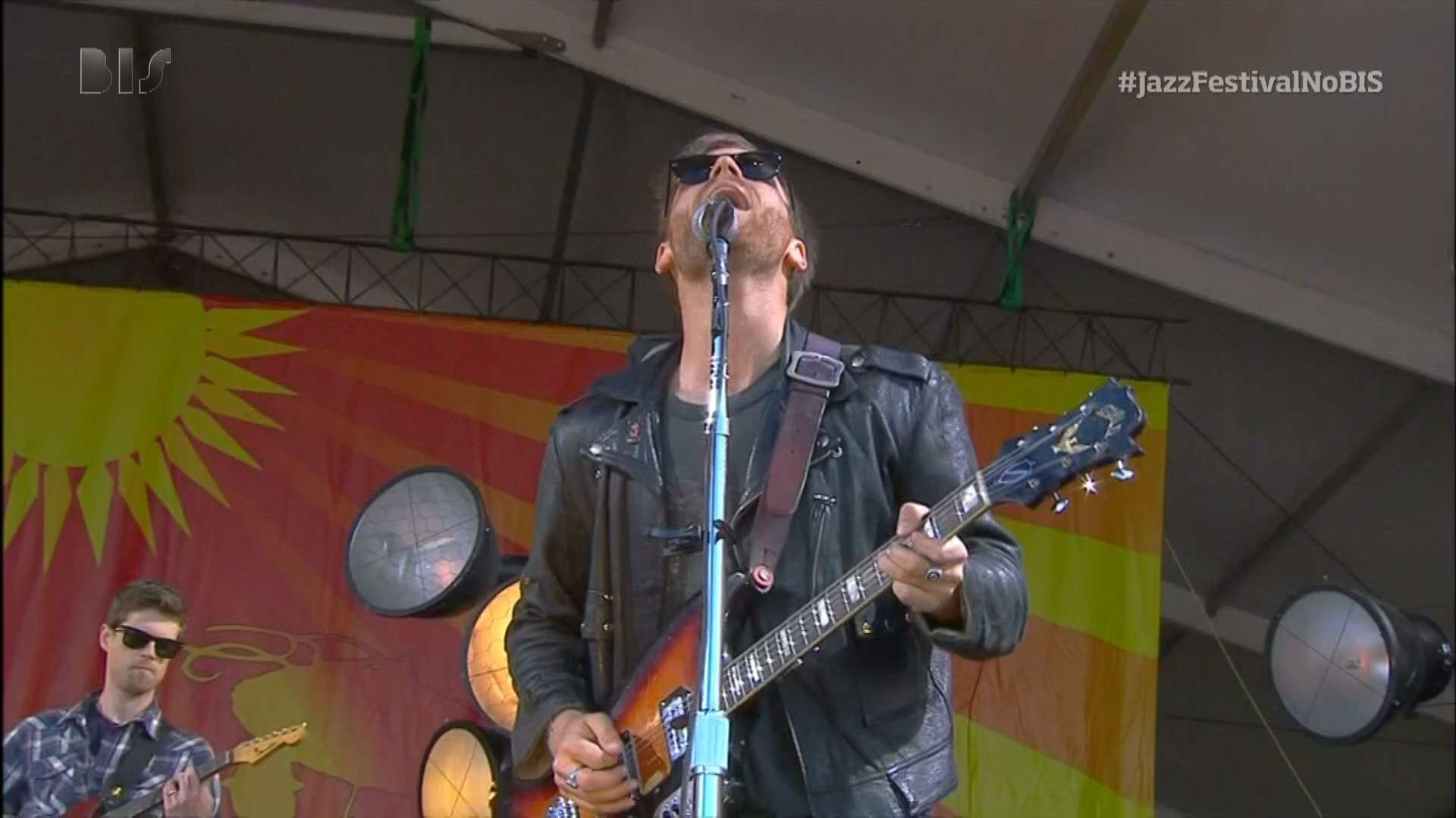 The Black Keys - New Orleans Jazz and Heritage Festival - 2013-05-05.mkv_20220804_105837.127.png