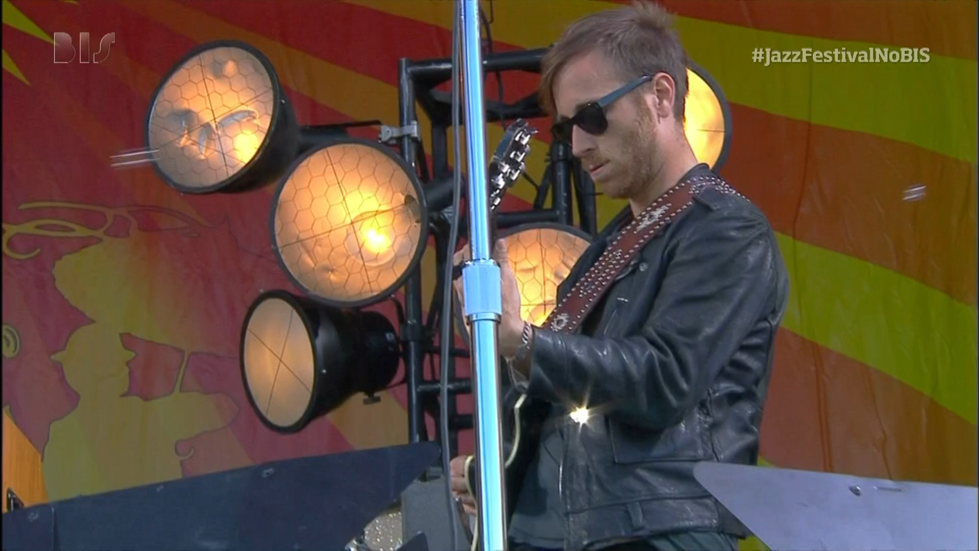 The Black Keys - New Orleans Jazz and Heritage Festival - 2013-05-05.mkv_20220804_105820.087.png