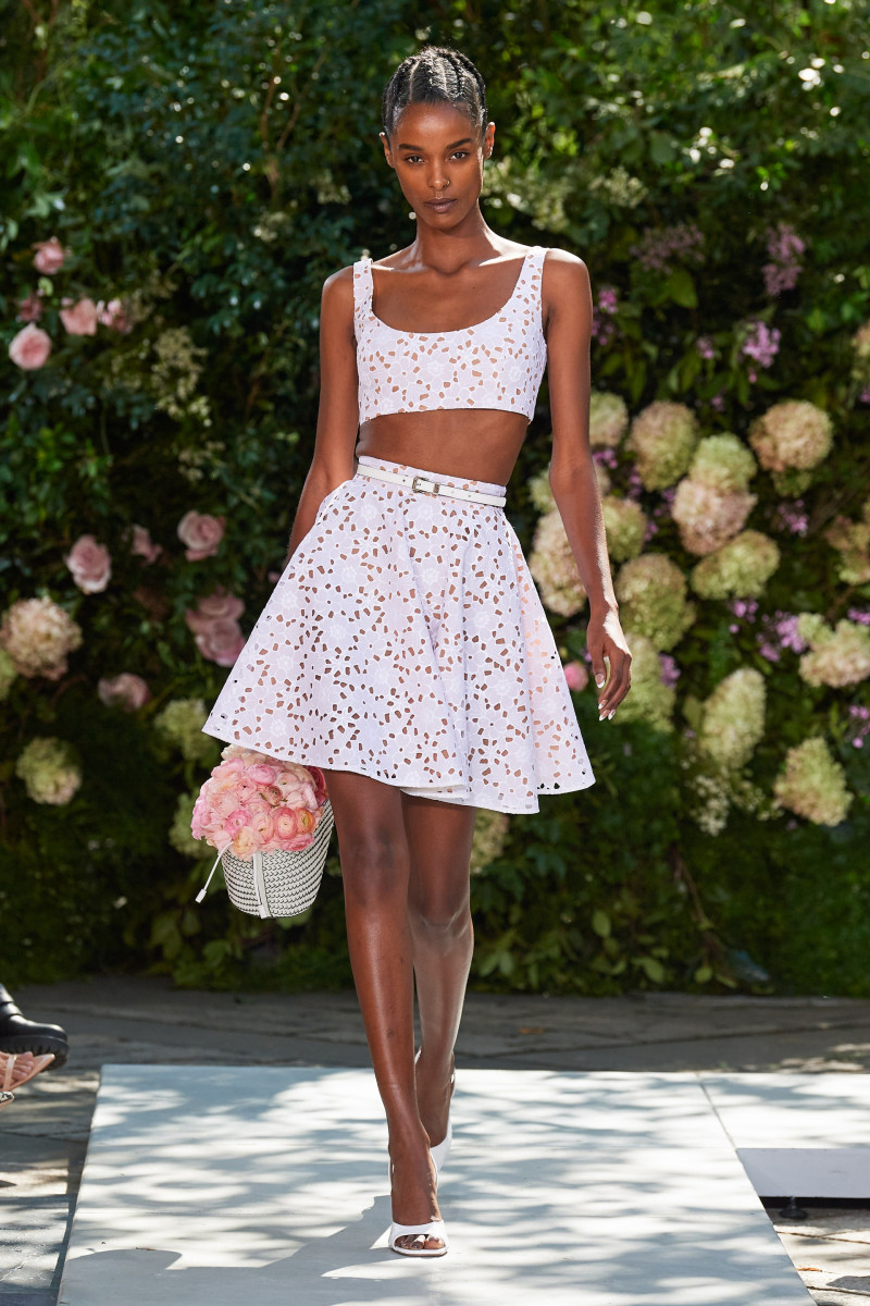 00040-Michael-Kors-Spring-22-RTW-New-York-credit-gorunway.jpg
