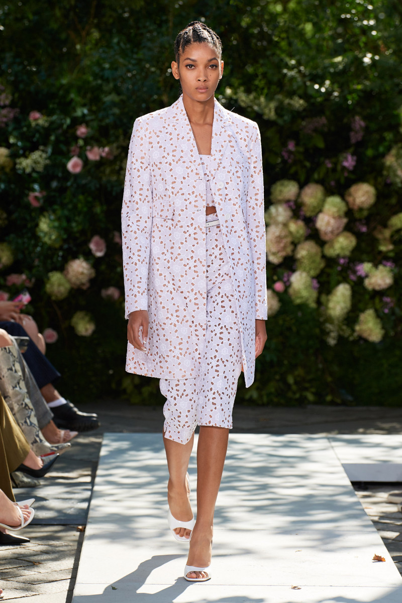 00046-Michael-Kors-Spring-22-RTW-New-York-credit-gorunway.jpg