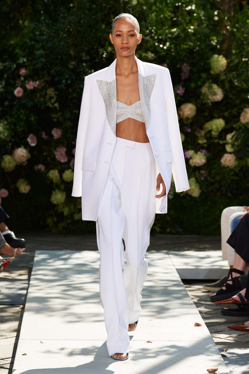 00059-Michael-Kors-Spring-22-RTW-New-York-credit-gorunway.jpg