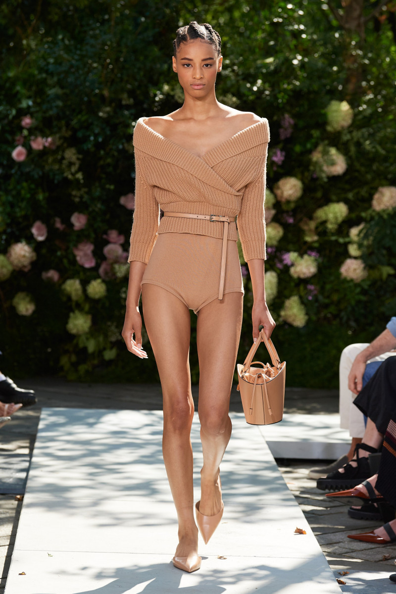 00051-Michael-Kors-Spring-22-RTW-New-York-credit-gorunway.jpg