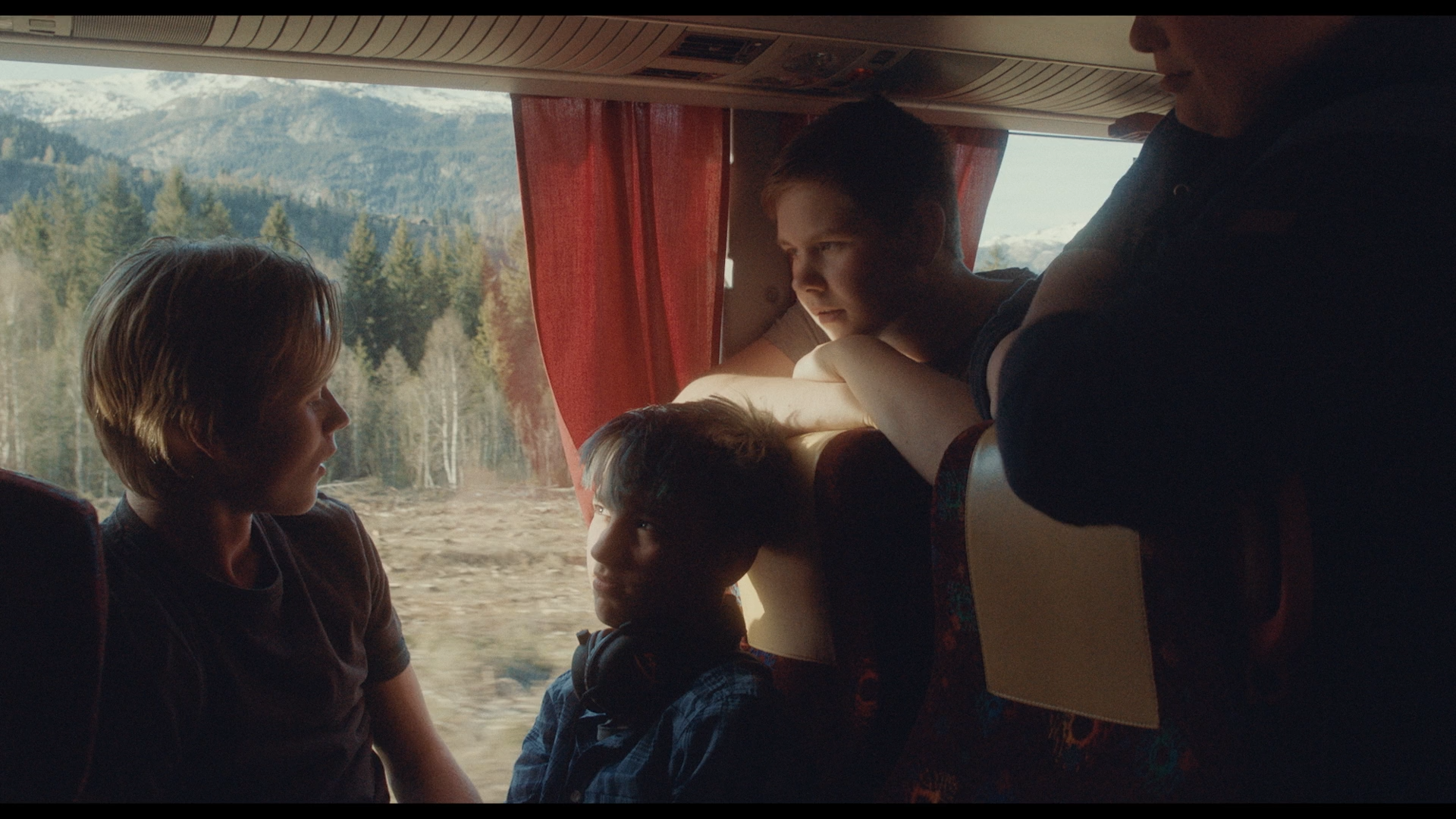 Jakt 2018 BDRemux 1080p.mkv_snapshot_10.01.png