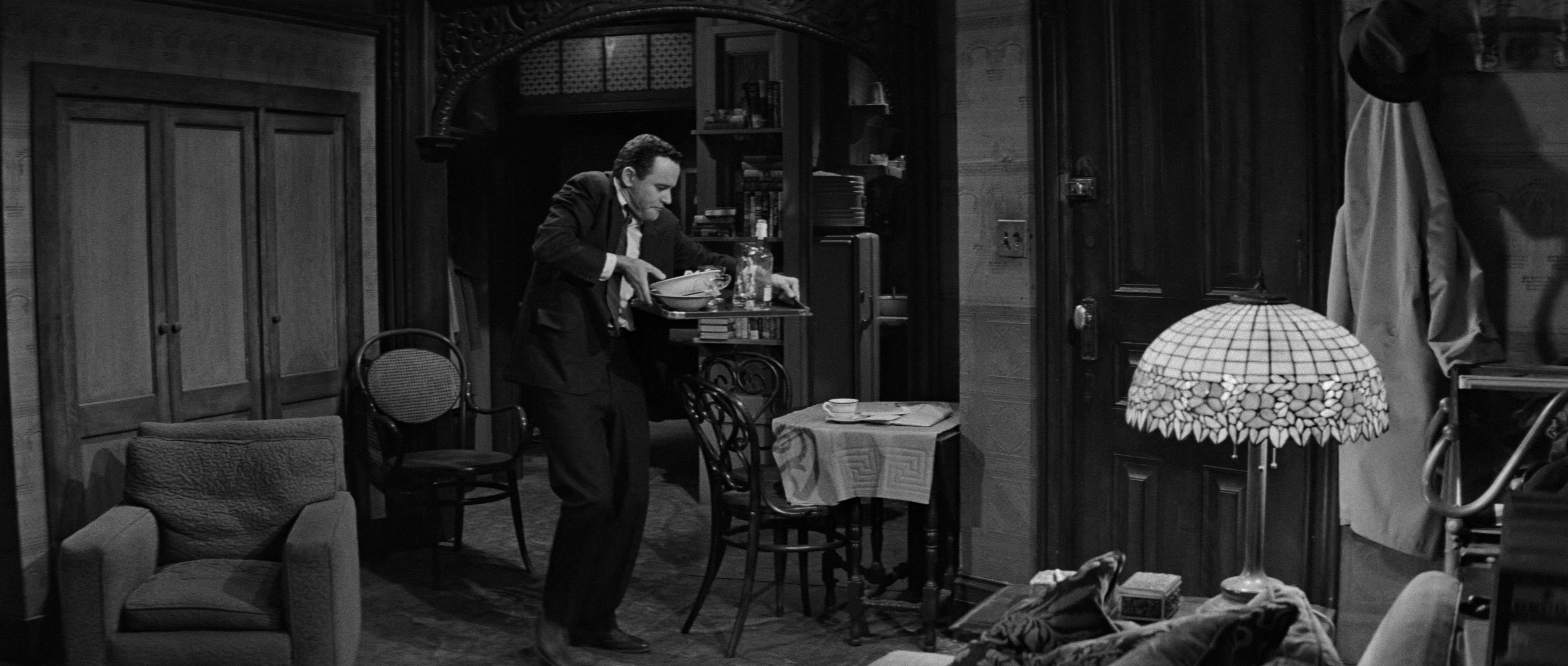 Квартира (The Apartment) 1960.mkv_snapshot_00.06.50.410.jpg