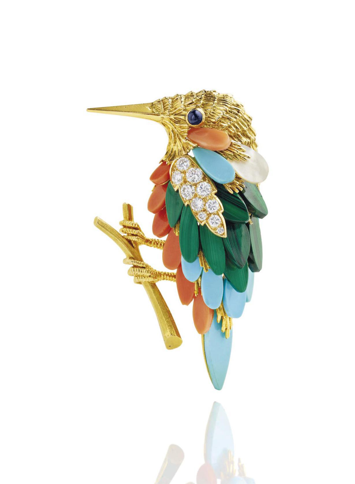 2015_PAR_04021_0092_000(clip_nacre_corail_malachite_turquoise_onyx_et_diamants_par_van_cleef_a103048)(1).jpg