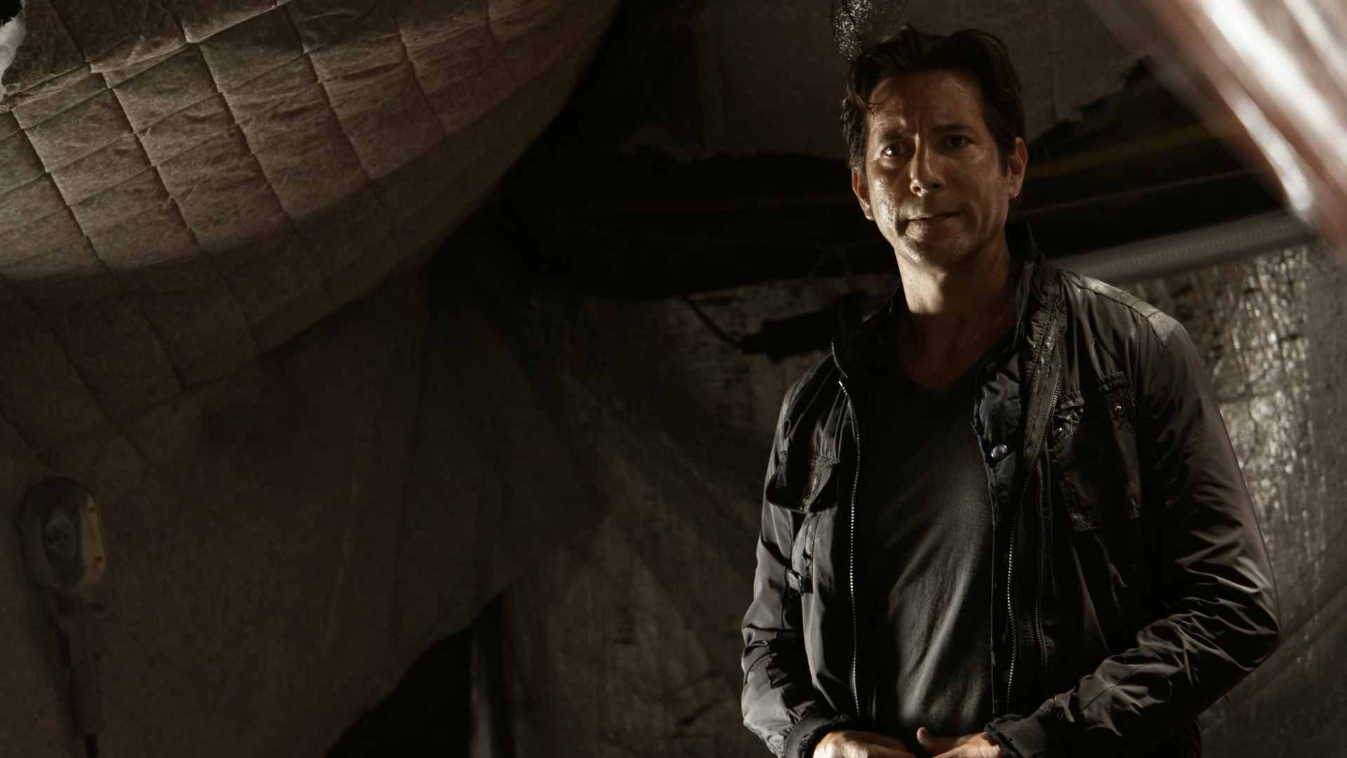 04 The.100.S02e05.[BDRip.x265-10.slow.aq3.s7.q21.5.ZixGeeSu].mkv_snapshot_00.37.035.png