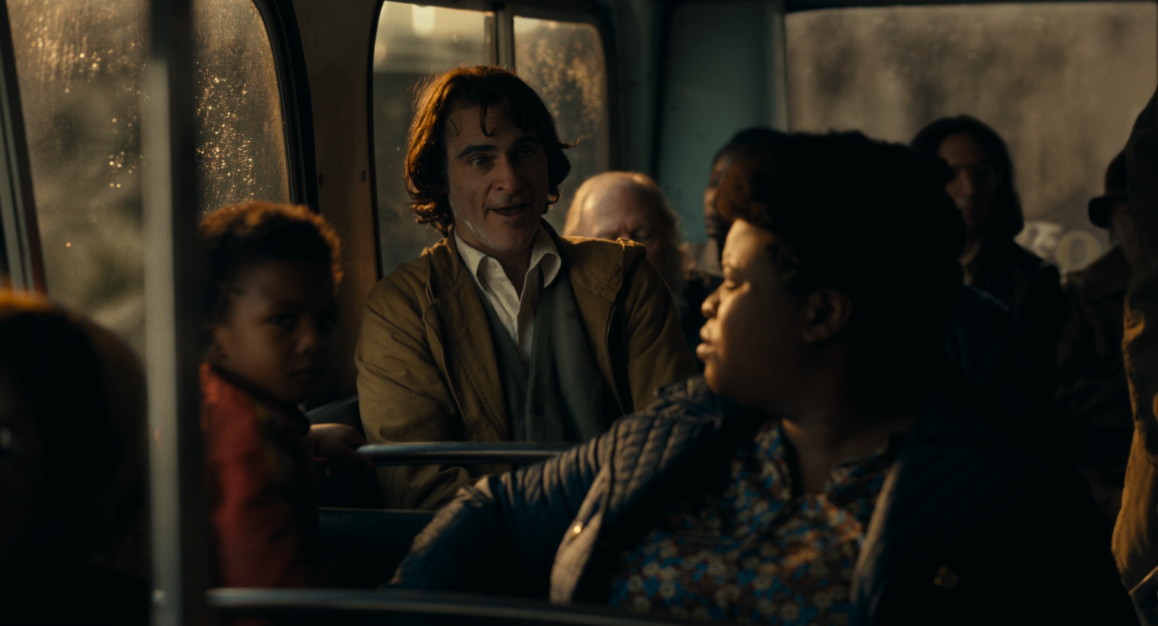 Джокер (Joker) 2019.mkv_snapshot_00.08.20.500.jpg