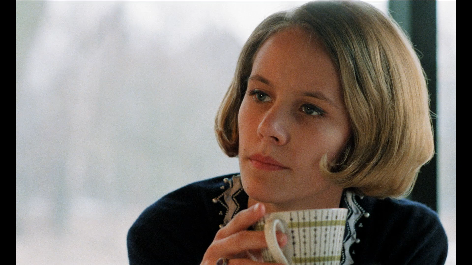 Tro, hab og kaerlighed 1984 WEB-DL 1080p.mkv_snapshot_00.57.00.png