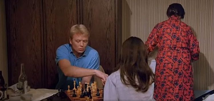 Паспорт, 1990 (0:11:00 / 1:41:45)