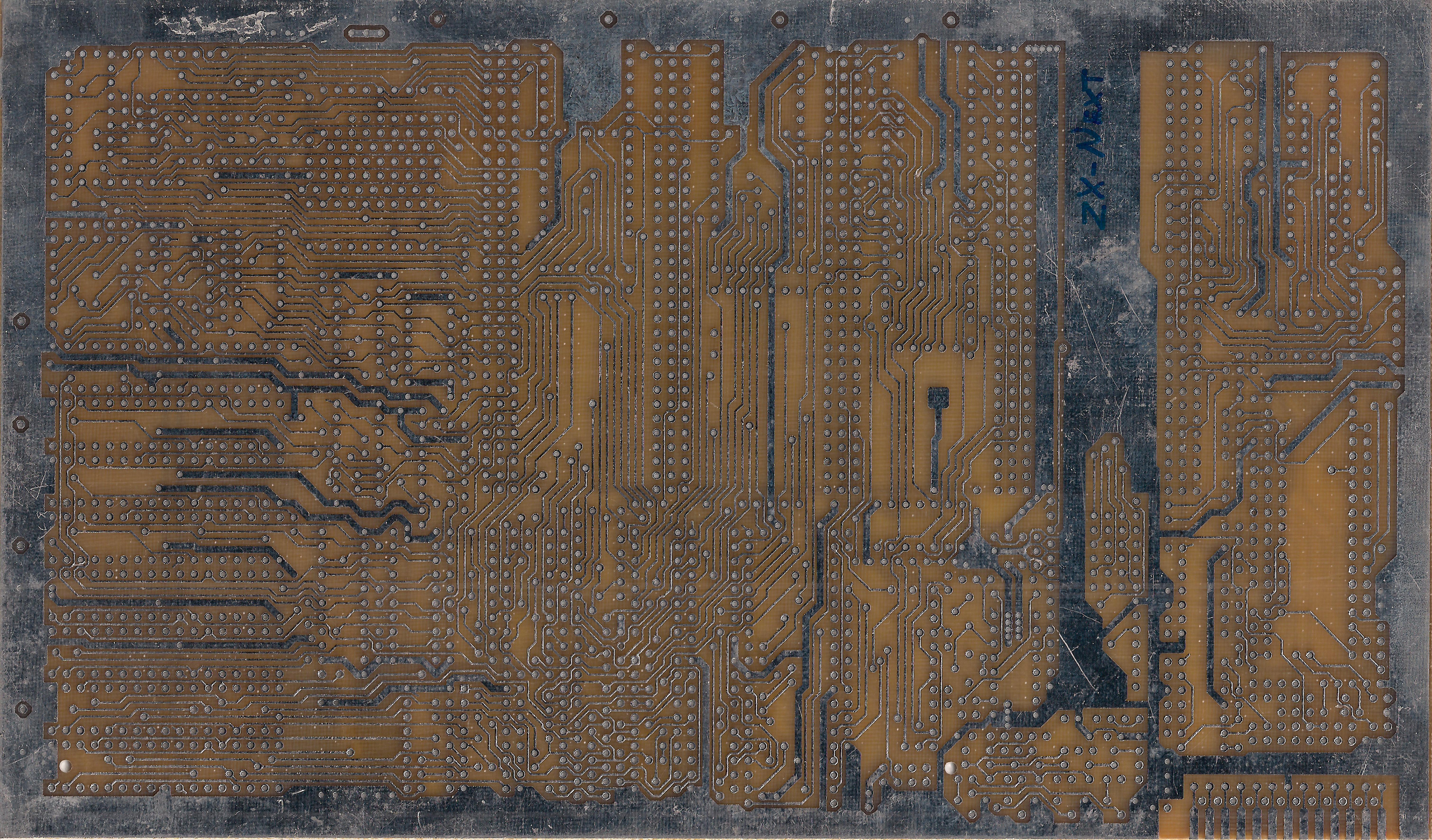 Лицевая сторона печатной платы ZX Next.JPG