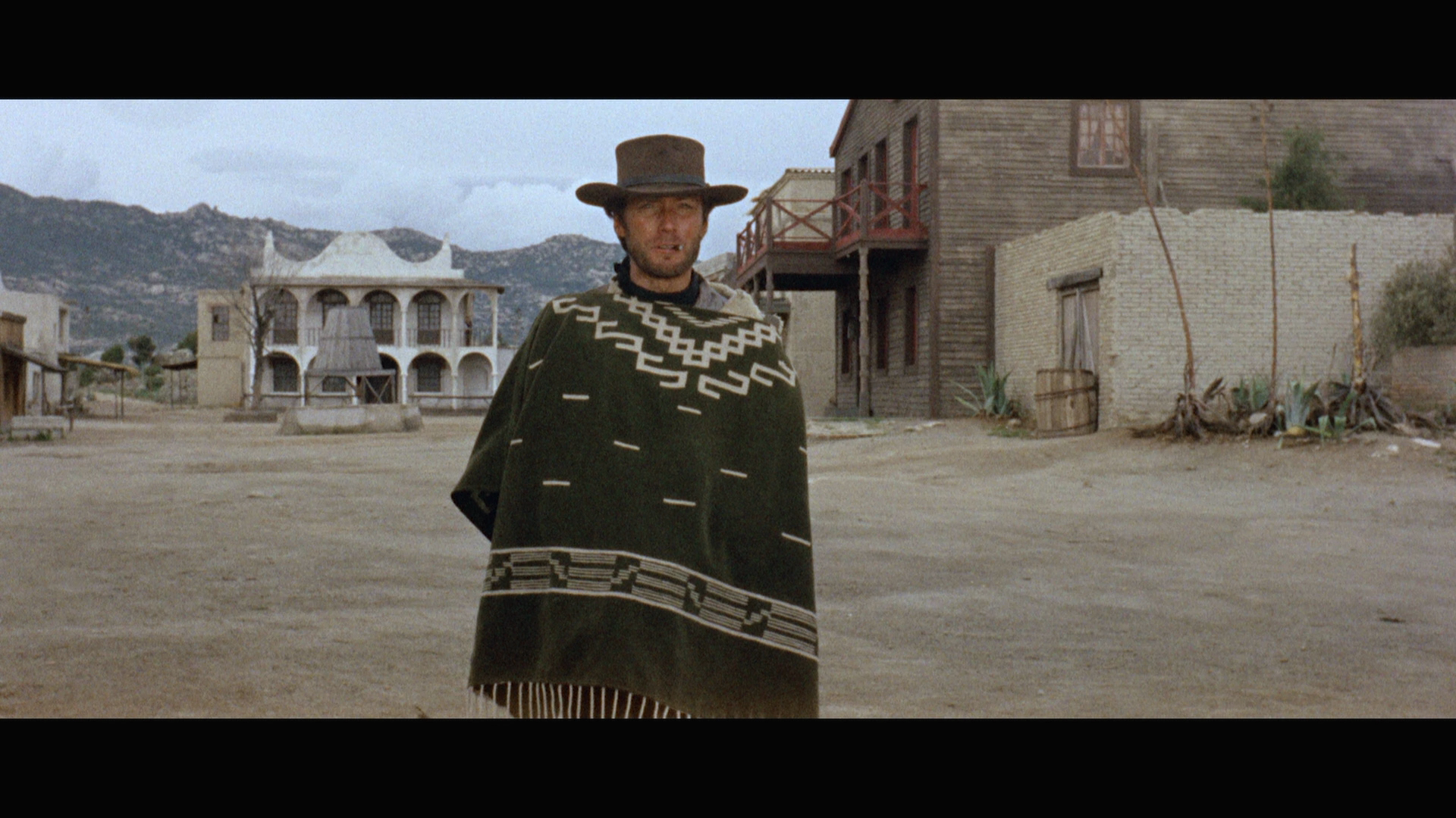 Per un pugno di dollari_1964г_Sergio Leone, Clint Eastwood, Lee Van Cleef  Gian Maria Volonte.mkv_20230319_161100.137.png