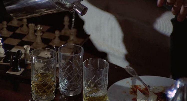 Пять кукол для августовской луны, 1970 (0:59:09 / 1:22:00)