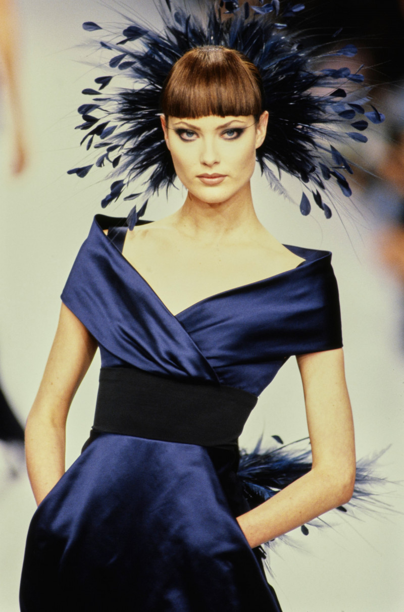 065-chanel-fall-1995-couture-detail-CN10060038-shalom-harlow.jpg