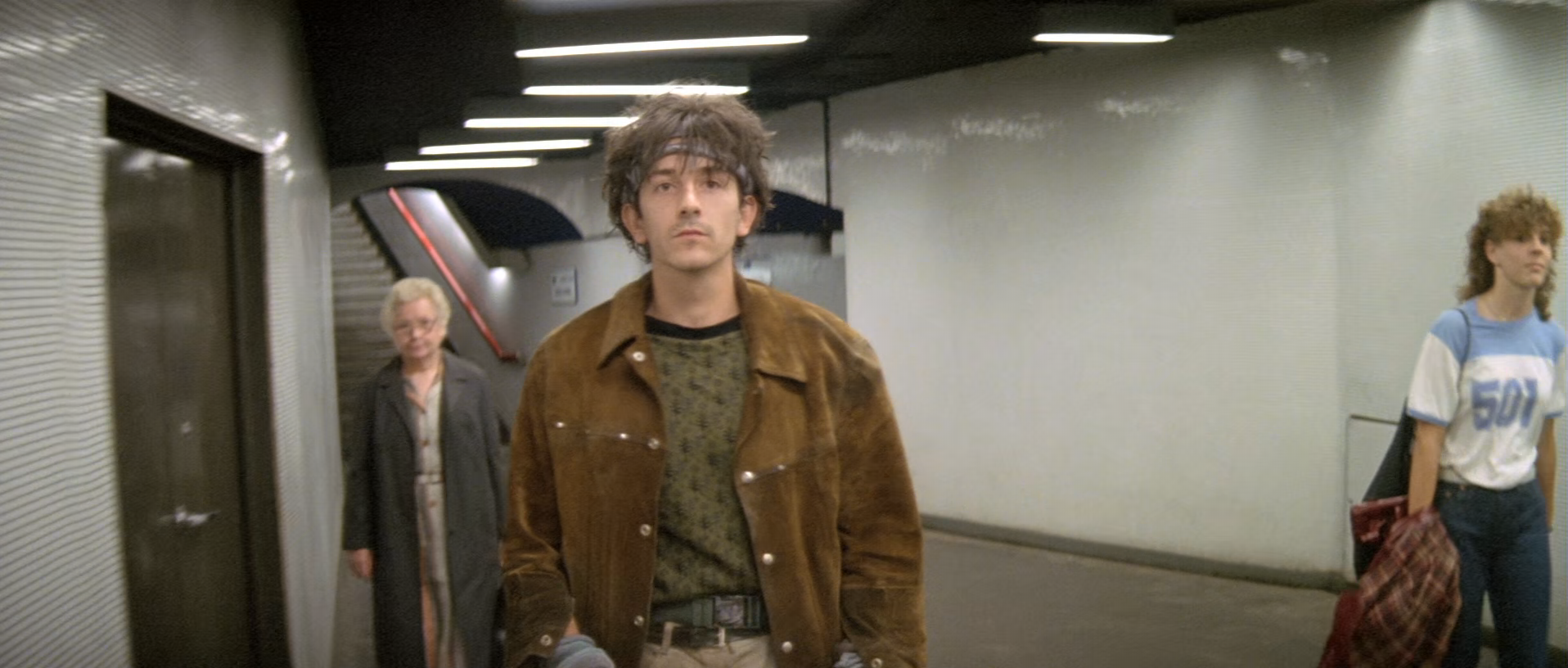 Подземка (Subway) 1985.mkv_snapshot_00.06.11.269.png