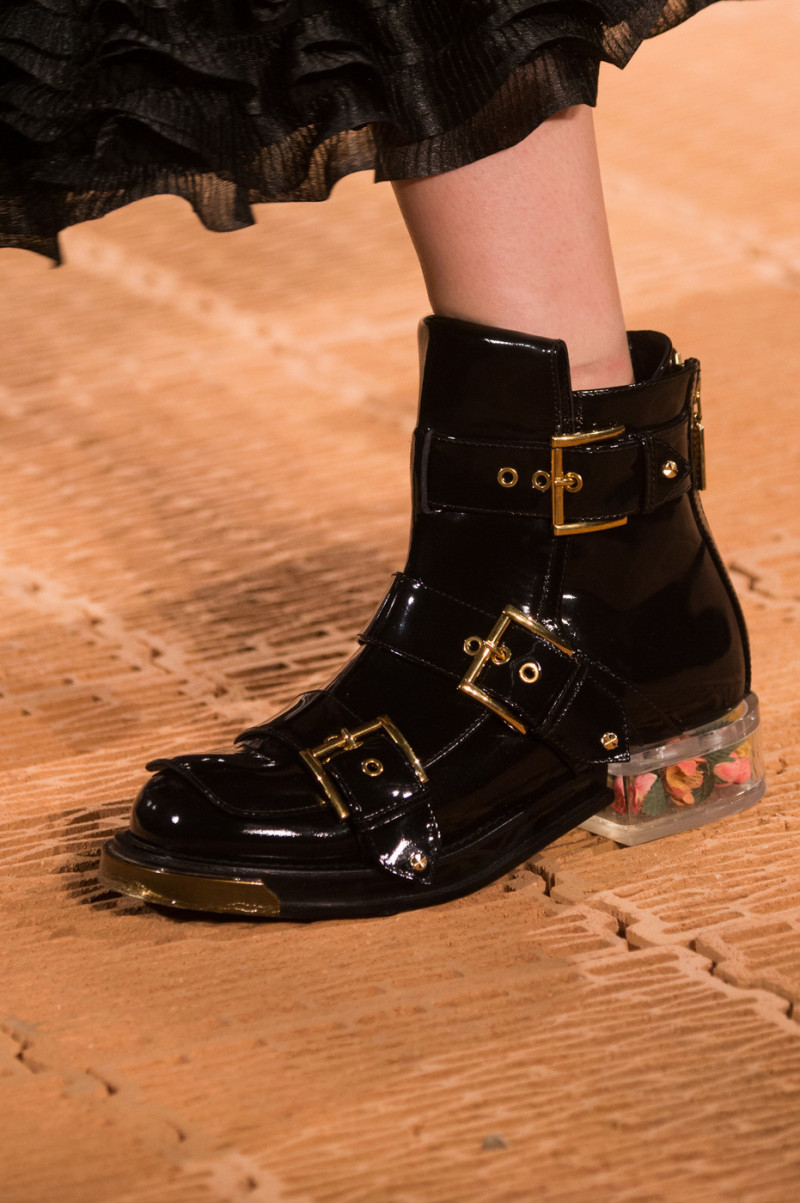 Alexander+McQueen+Spring+2018+Details+L6Tp8eyB9mzx.jpg