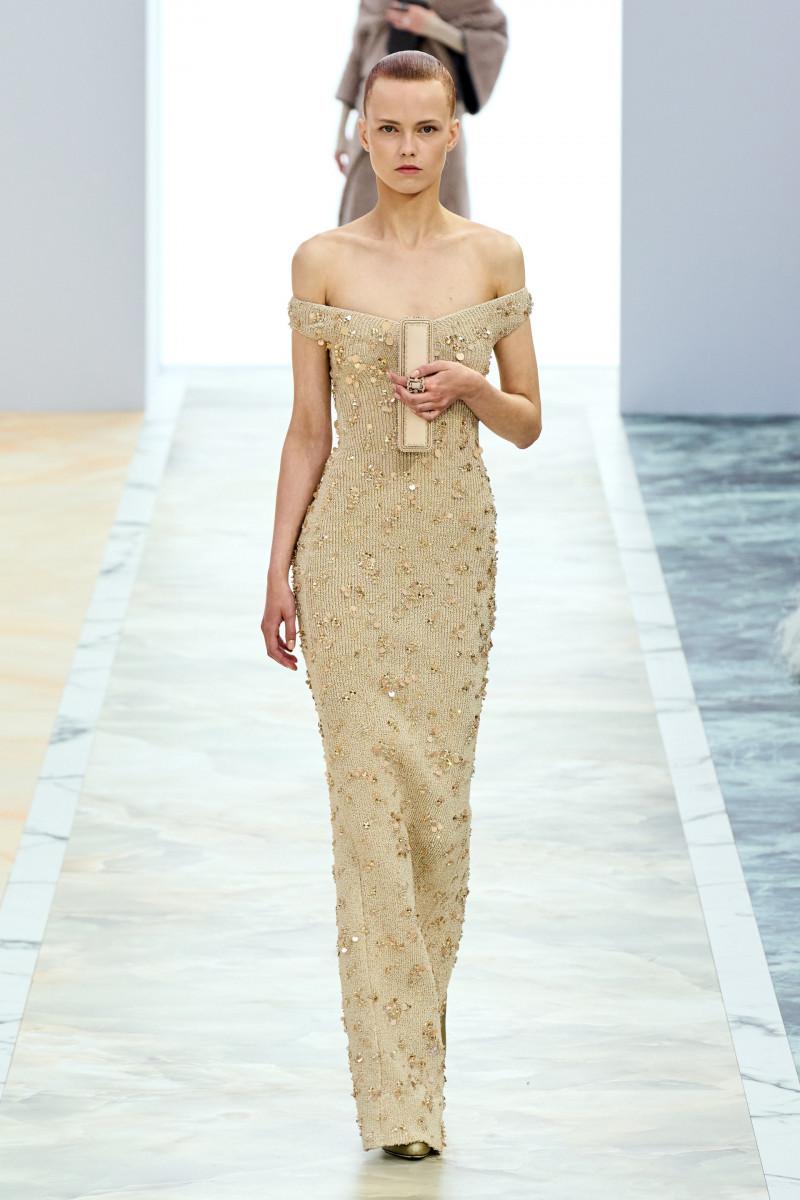 00022-fendi-fall-2023-couture-credit-gorunway.jpg