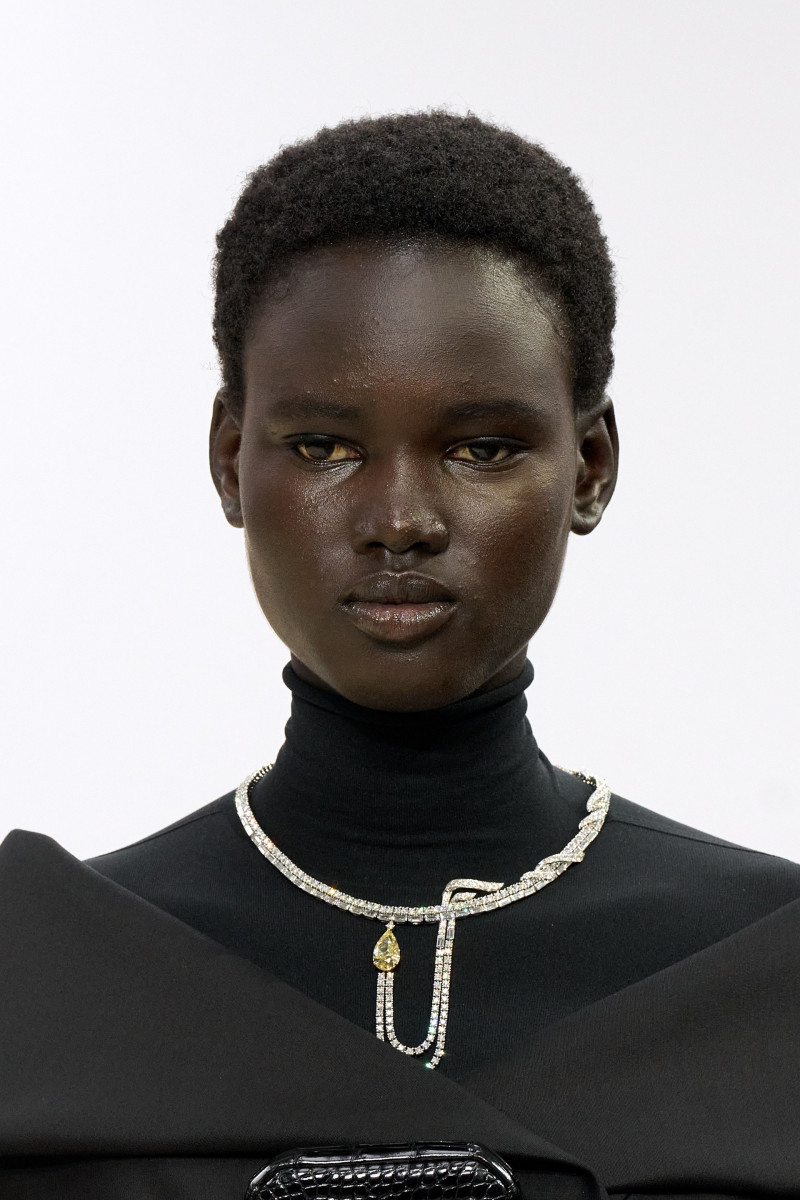 00017-fendi-fall-2023-couture-details-credit-gorunway.jpg