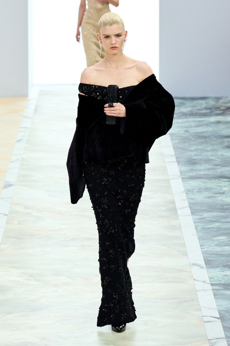 00021-fendi-fall-2023-couture-credit-gorunway.jpg