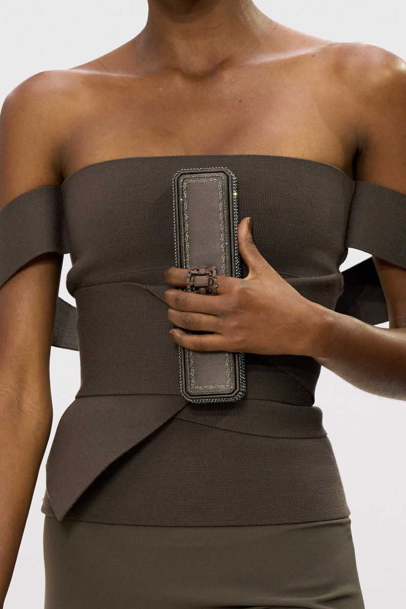 00026-fendi-fall-2023-couture-details-credit-gorunway.jpg