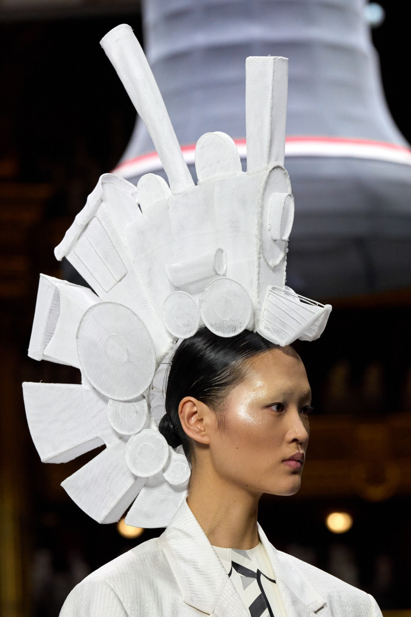 00125-thom-browne-fall-2023-couture-details-credit-gorunway.jpg
