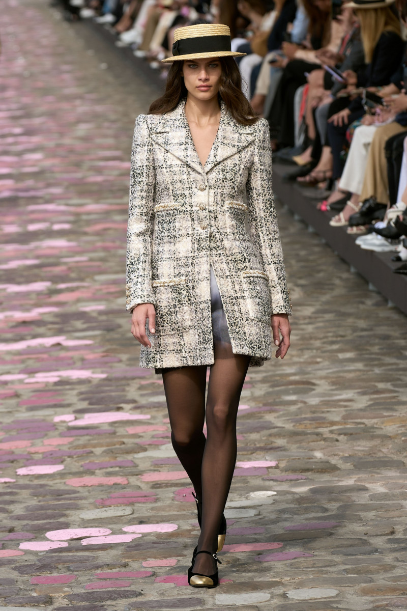 00021-chanel-fall-2023-couture-credit-gorunway.jpg