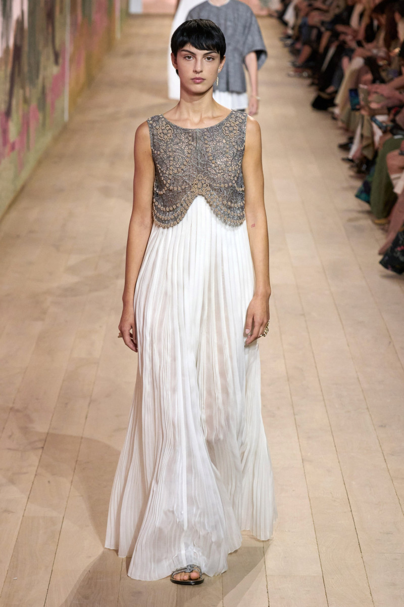 00027-dior-fall-2023-couture-credit-gorunway.jpg