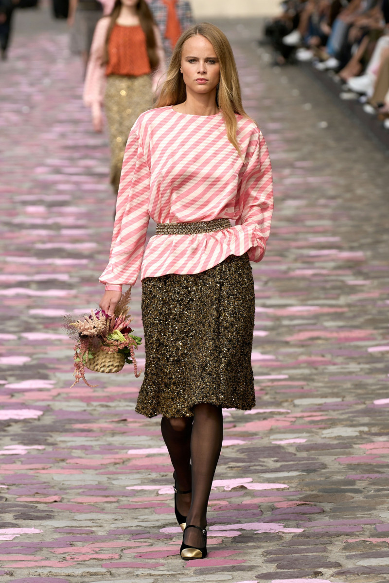 00023-chanel-fall-2023-couture-credit-gorunway.jpg