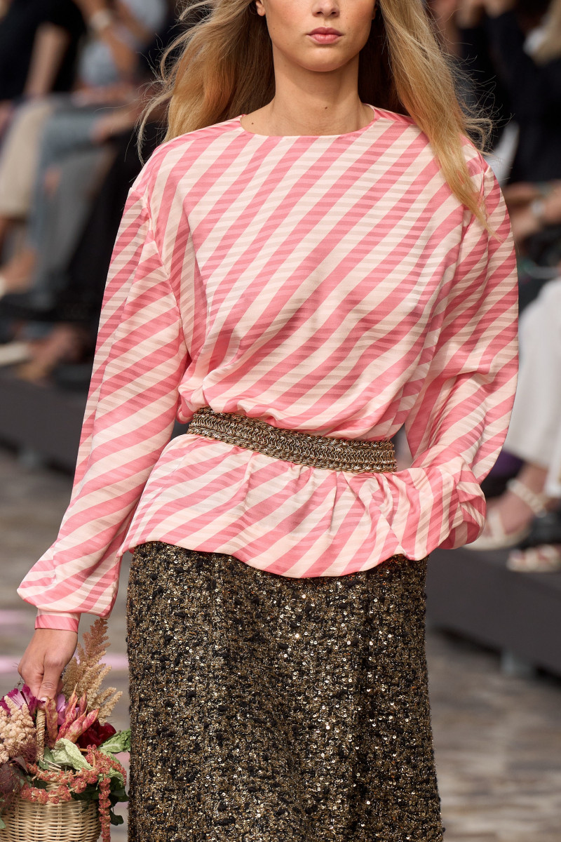 00047-chanel-fall-2023-couture-detail-credit-gorunway.jpg