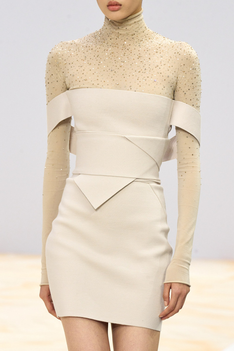 00030-fendi-fall-2023-couture-details-credit-gorunway.jpg