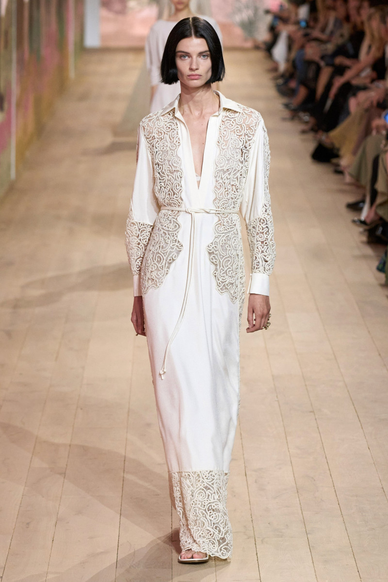 00016-dior-fall-2023-couture-credit-gorunway.jpg
