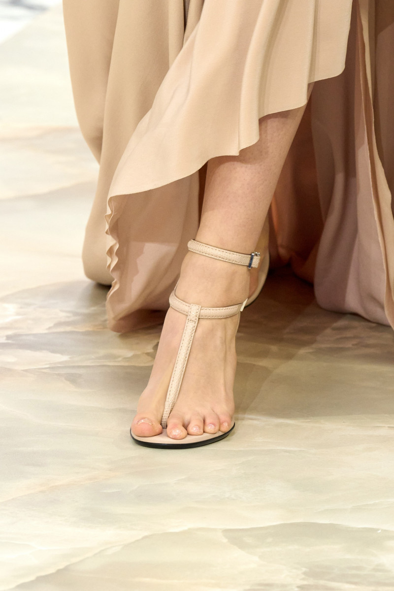 00002-fendi-fall-2023-couture-details-credit-gorunway.jpg