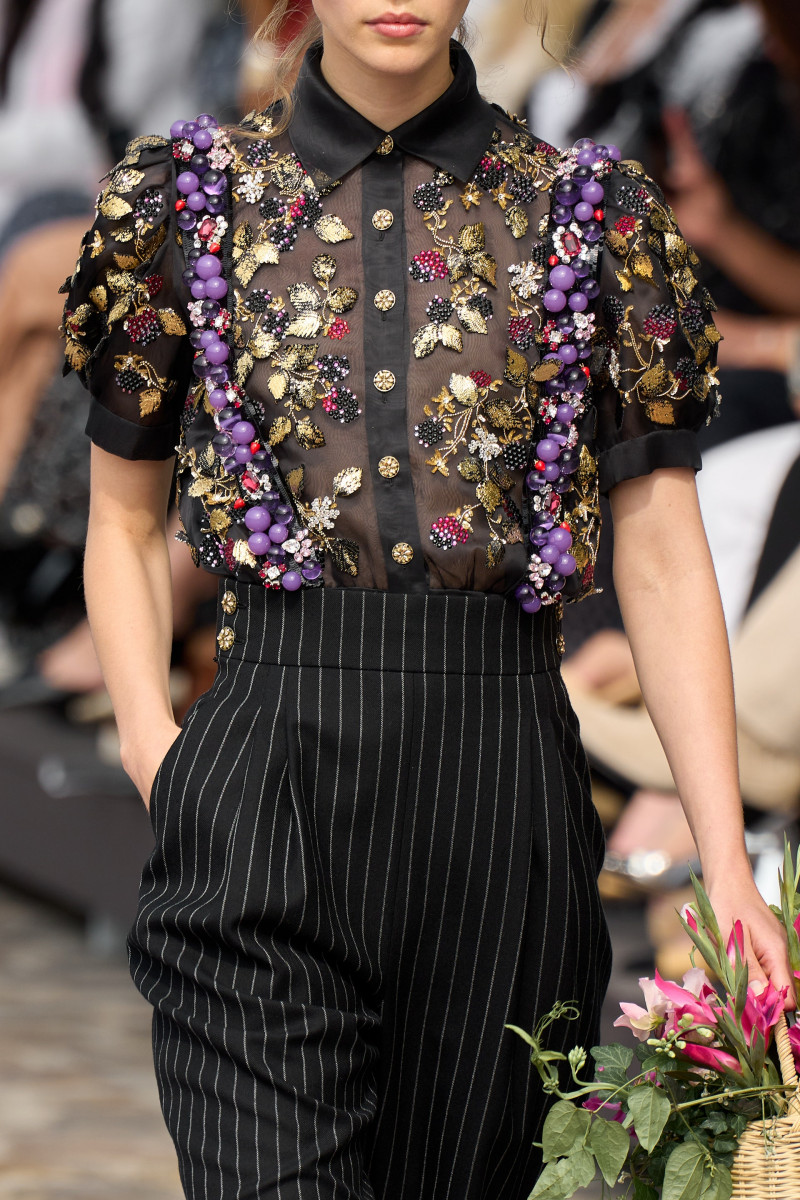 00033-chanel-fall-2023-couture-detail-credit-gorunway.jpg