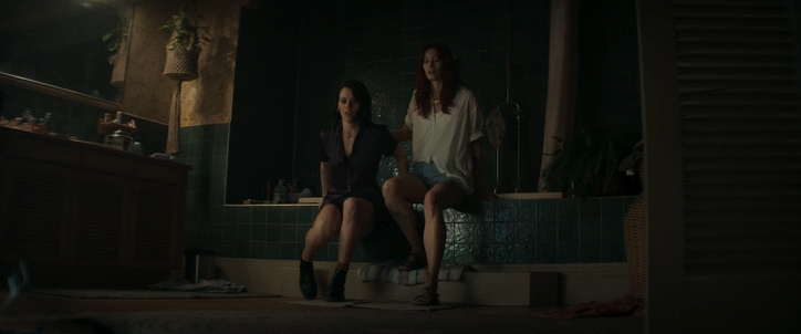Evil.Dead.Rise.2023.HDRip-AVC.ExKinoRay.mkv_snapshot_00.16.49.842.png