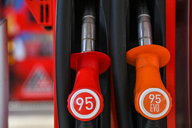 Названы меры, способные обуздать цены на бензин в России