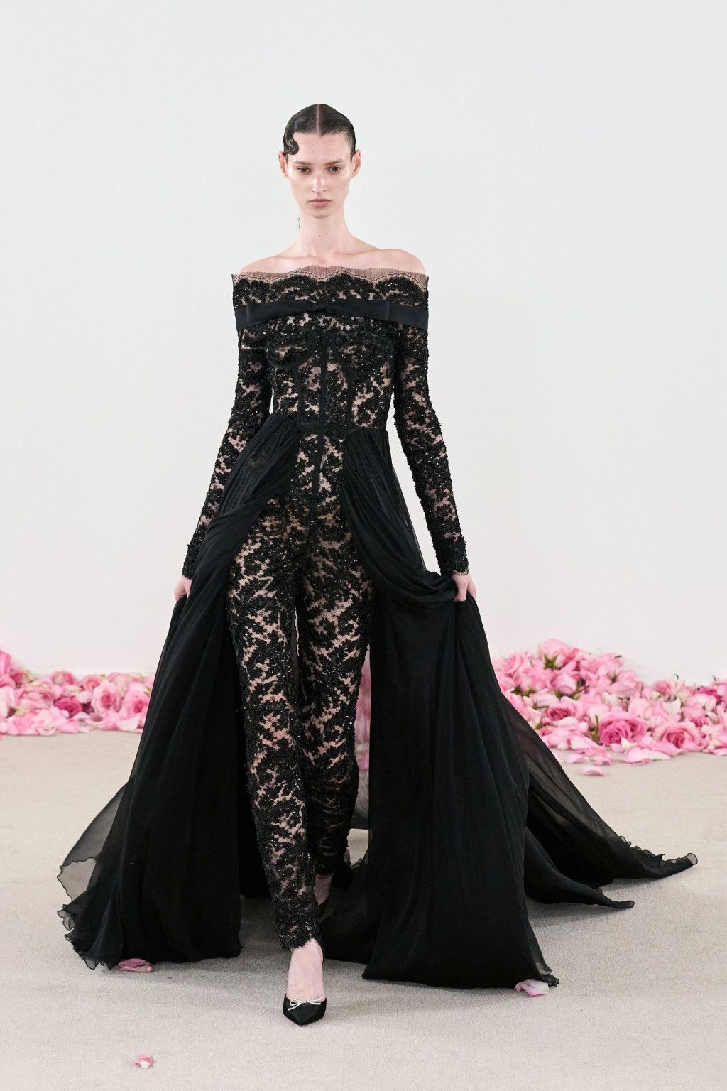 00028-giambattista-valli-fall-2023-couture-credit-gorunway.jpg