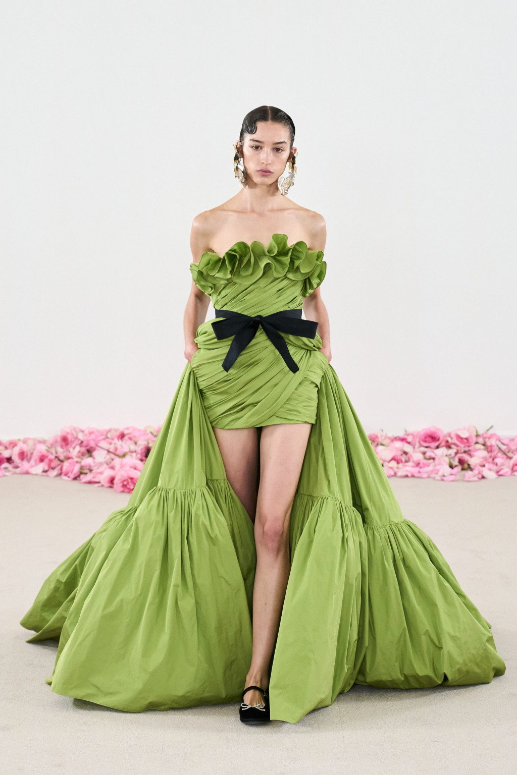 00009-giambattista-valli-fall-2023-couture-credit-gorunway.jpg