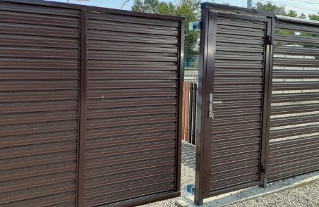 Ворота с калиткой от компании "Заборкин": как выбрать их для своего участка