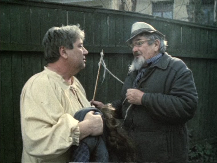 Pistolet_s_Glushitelem.1993.DVDRip-AVC.ExKinoRay.mkv_snapshot_00.56.58.960.png