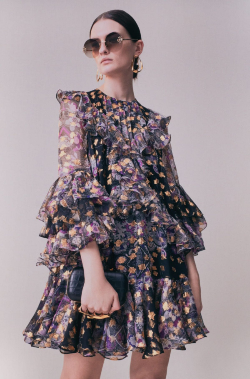 Alexander-McQueen-pre-fall-20-5437-1578994141.jpg