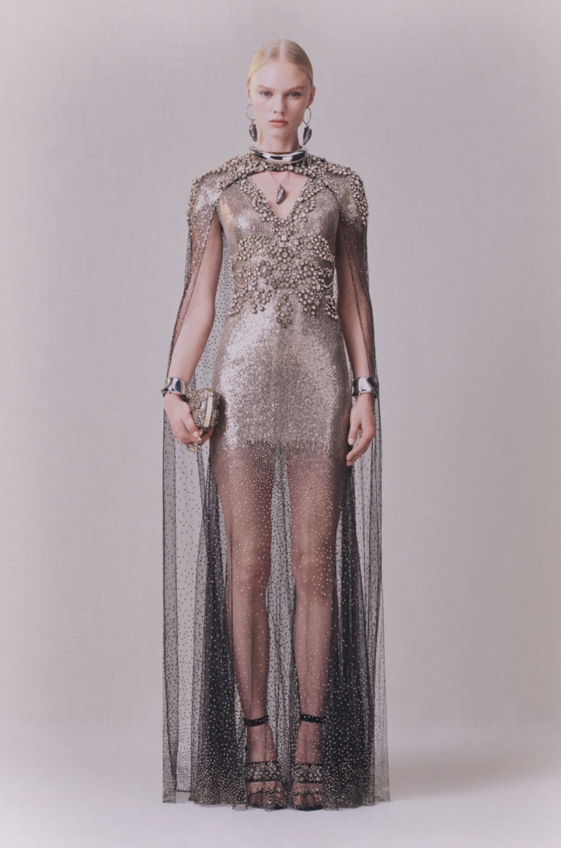Alexander-McQueen-pre-fall-20-5461-1578994133.jpg