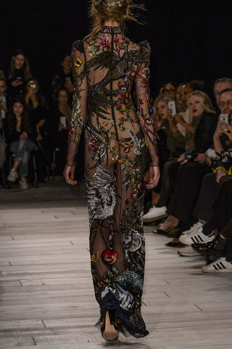 Alexander+McQueen+Fall+2016+Details+AQl1mEwcIh-x.jpg