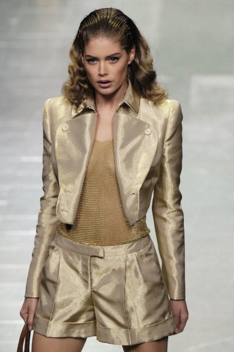 Alexander+McQueen+Spring+2006+ckYOkj-g3zSx.jpg