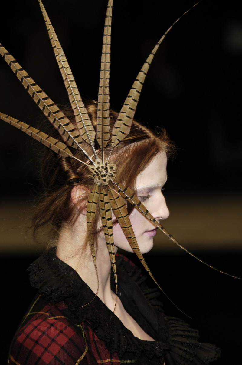Alexander+McQueen+Fall+2006+Details+A9Hl6WsH7ZYx.jpg