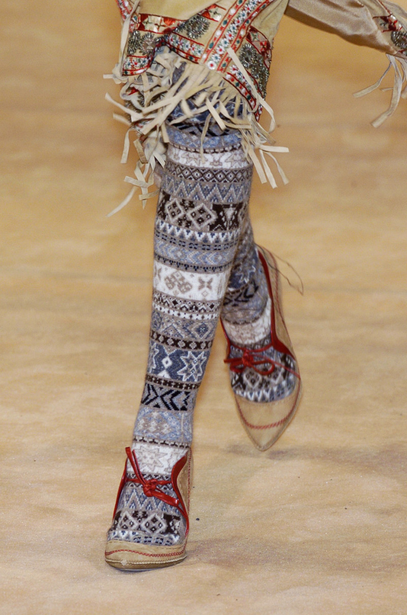Alexander+McQueen+Fall+2005+Details+vfFySano-cFx.jpg